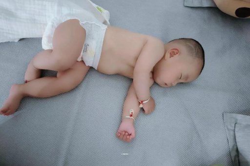 西藏几个月宝宝会抬头
